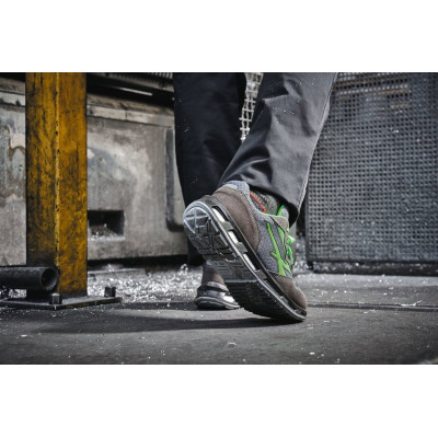 Point safety shoes